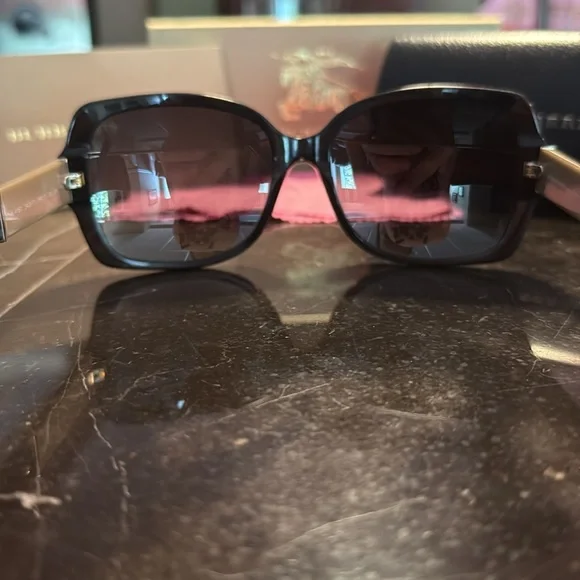 Burberry black lens sunglasses with nova check print on both sides